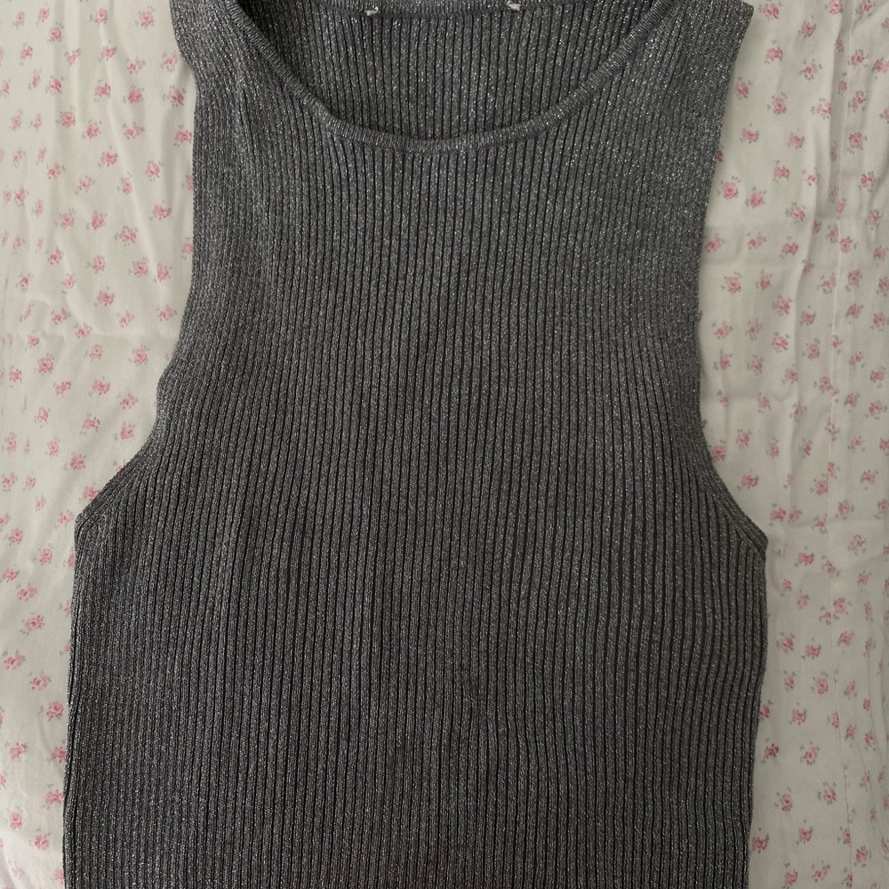 Women's Gray Sleeveless Top